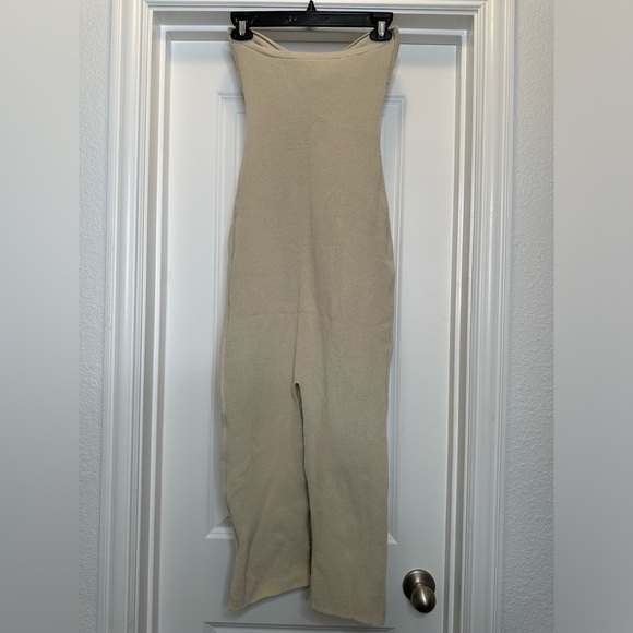 Sexy Twist Knot strapless Ribbed Knit tan dress with back split Sz Medium - Picture 4 of 6